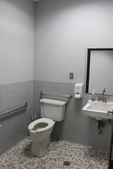 More Photos Of 12201-12241 Wood Lake Dr, Burnsville Light Manufacturing For Lease