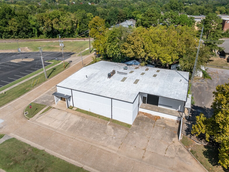 More Photos Of 100 N 11th St, Van Buren Warehouse For Sale