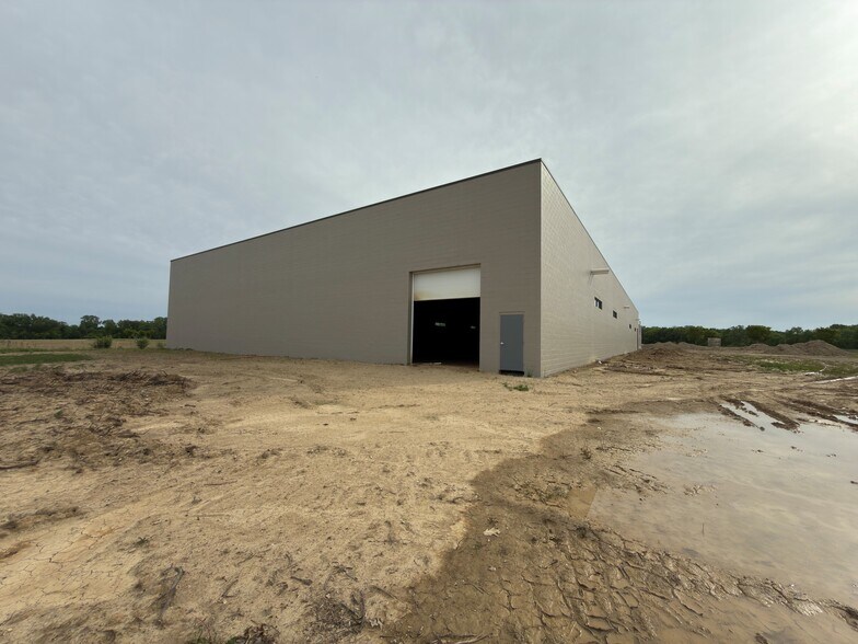 More Photos Of 796 Campus Parkway Dr, Tecumseh Manufacturing For Sale