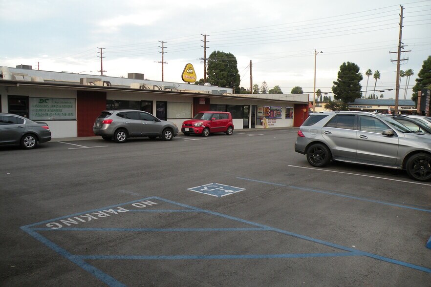 More Photos Of 260 N Tustin St, Orange Unknown For Lease