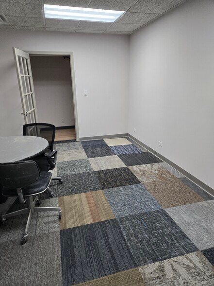 More Photos Of 261 E Lake St, Bloomingdale Office For Lease