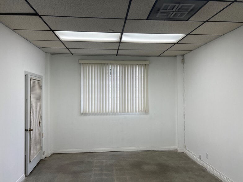 More Photos Of 4800-4820 District Blvd, Vernon Warehouse For Lease