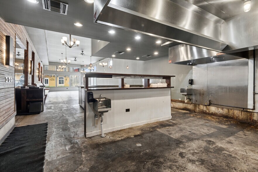 More Photos Of 1800-1814 Oretha Castle Haley Blvd, New Orleans Storefront Retail Residential For Lease