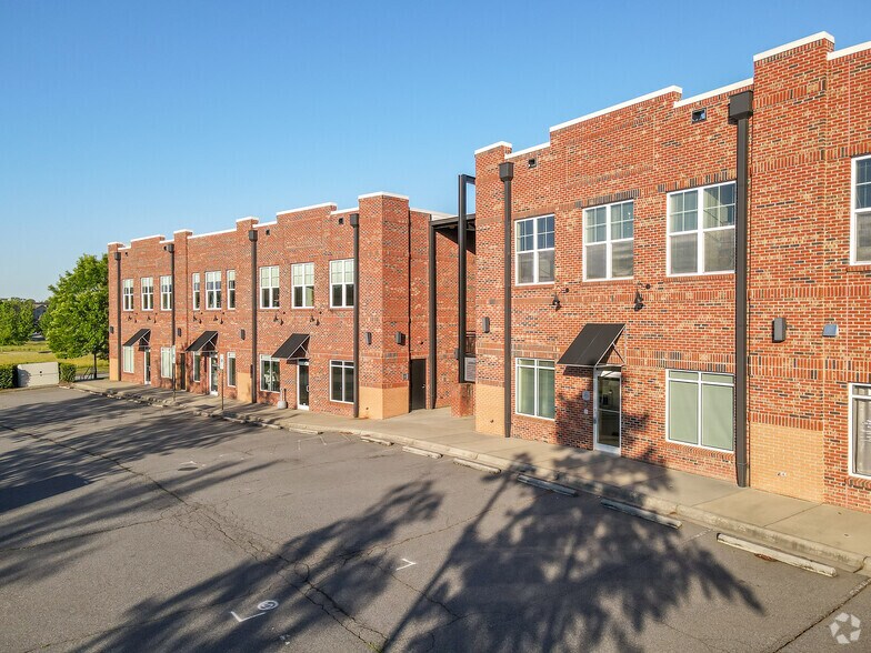 Primary Photo Of 630 Davidson Gateway Dr, Davidson Medical For Sale