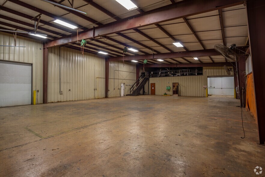 More Photos Of 1391 County Road 429, Pleasanton Warehouse For Sale