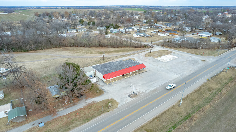 More Photos Of 1012 6th St, Maysville Supermarket For Sale