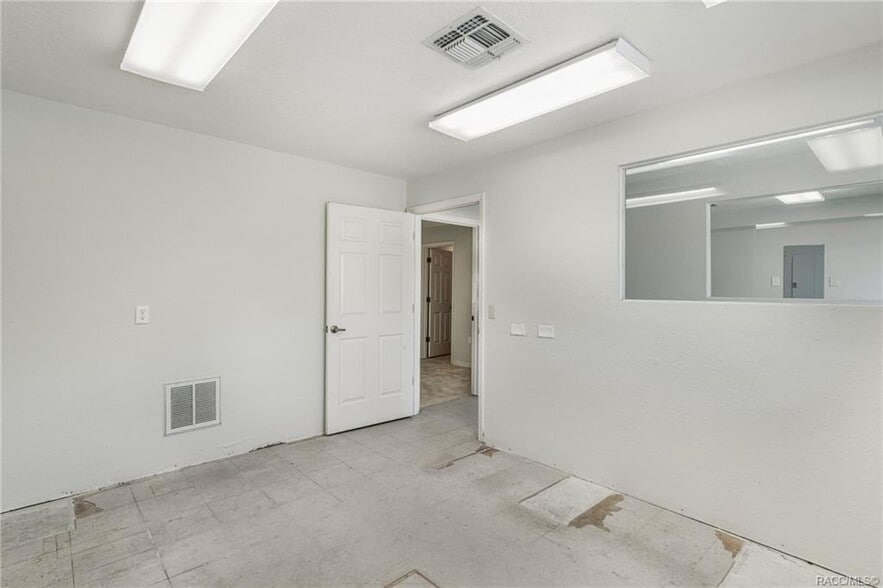 More Photos Of 3490 W Dunnellon Rd, Dunnellon Storefront Retail Office For Sale