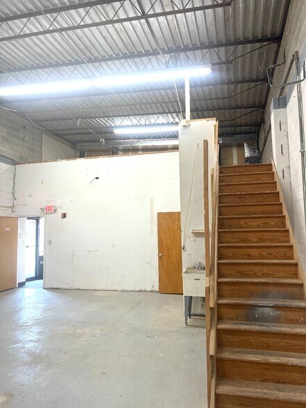 More Photos Of 802 E Pennsylvania Blvd, Feasterville Trevose Industrial For Lease