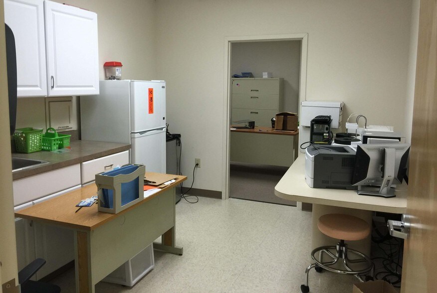 More Photos Of 204 Grove Ave, Thorofare Bank For Lease