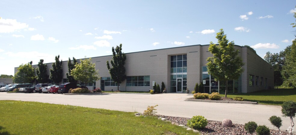 More Photos Of 6619 W Calumet Rd, Milwaukee Manufacturing For Lease