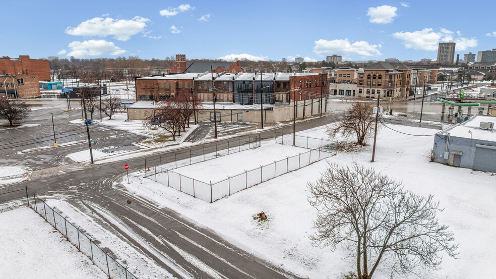 More Photos Of 2211 Gratiot Ave, Detroit Office For Sale