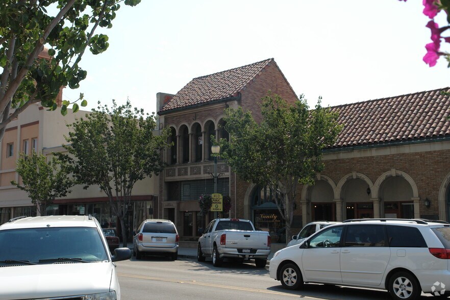 More Photos Of 852-854 E Main St, Santa Paula Storefront Retail Office For Lease