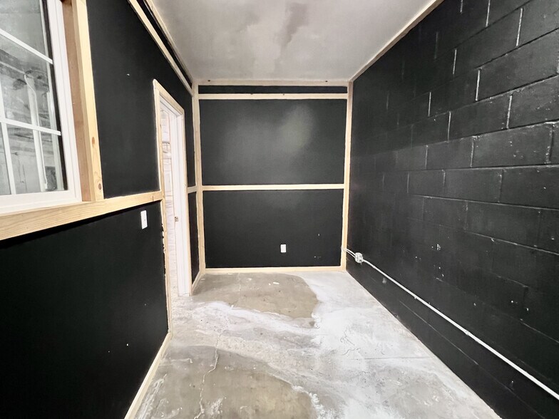 More Photos Of 144 E Santa Clara St, Arcadia Warehouse For Lease