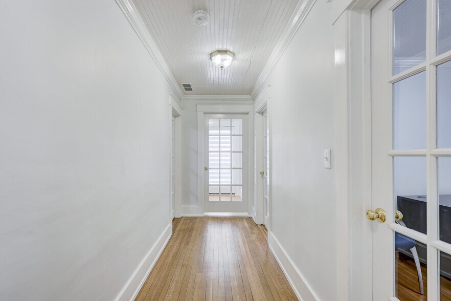 More Photos Of 2520 Rochester Rd, Royal Oak Office For Lease