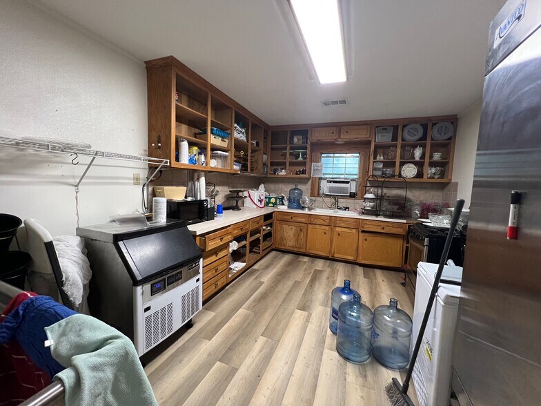 More Photos Of 4319 N FM 565 Rd, Mont Belvieu Coworking Space