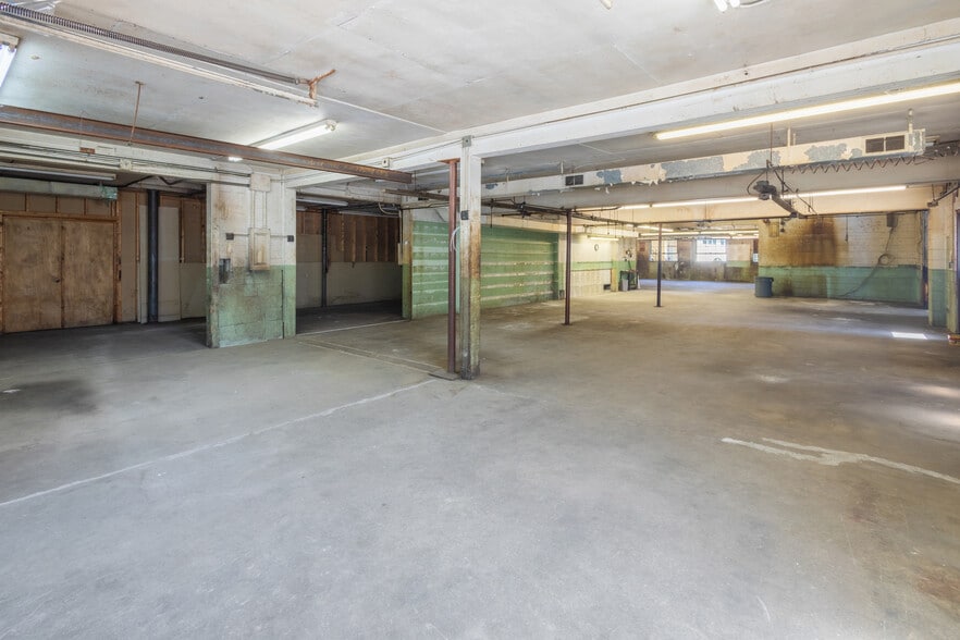 More Photos Of 148 Marlboro Rd, Southborough Warehouse For Sale