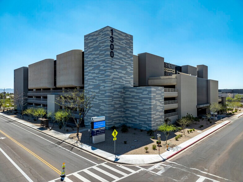 More Photos Of 1300 N 12th St, Phoenix Medical For Lease