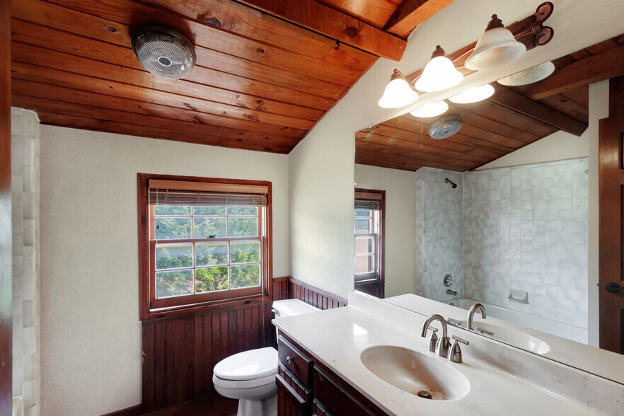 More Photos Of 100 Quest Ct, Keller Office For Sale