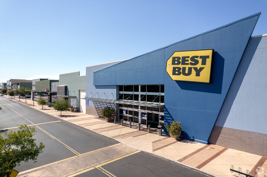 More Photos Of 2716-2810 S Market St, Gilbert Unknown For Lease