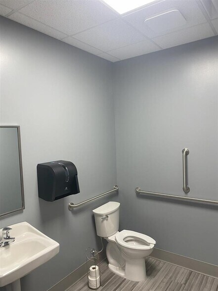 More Photos Of 975 Sawtooth Oak Cir, Harrisonburg Warehouse For Sale