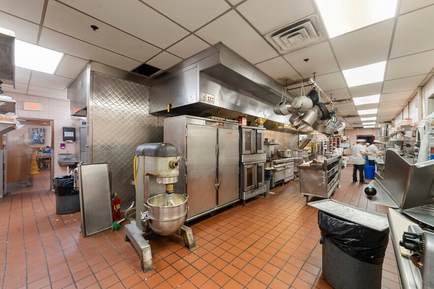 More Photos Of 980 W Lake St, Addison Restaurant For Sale