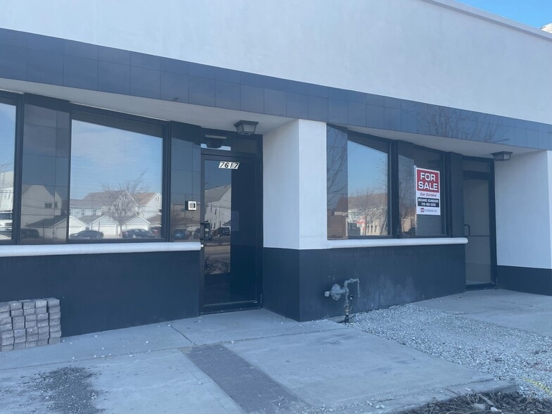 More Photos Of 7625-7629 W 63rd St, Summit Storefront Retail Office For Sale