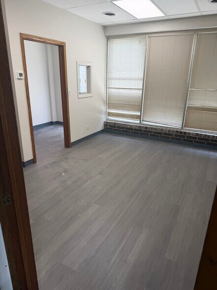 More Photos Of 2095-2119 Stonington Ave, Hoffman Estates Warehouse For Lease