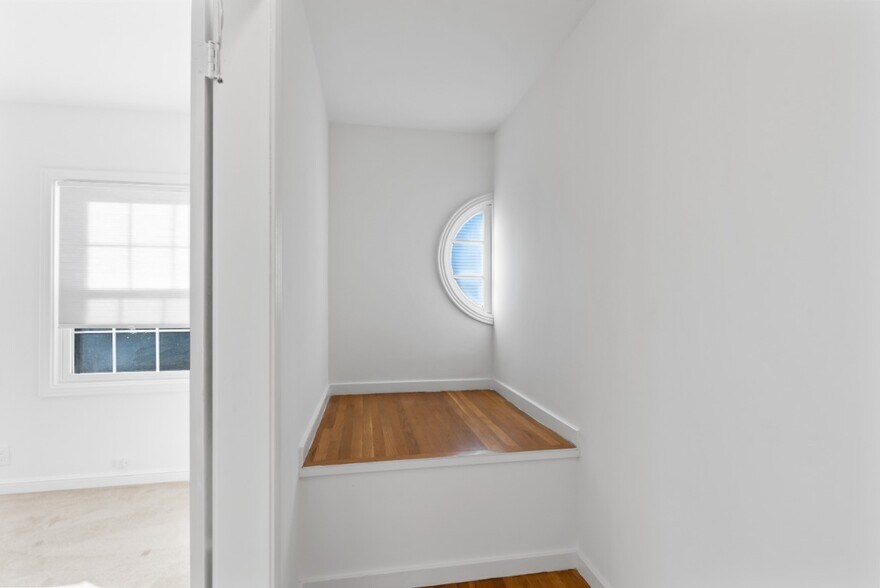 More Photos Of 476 42nd St, Oakland Apartments For Sale
