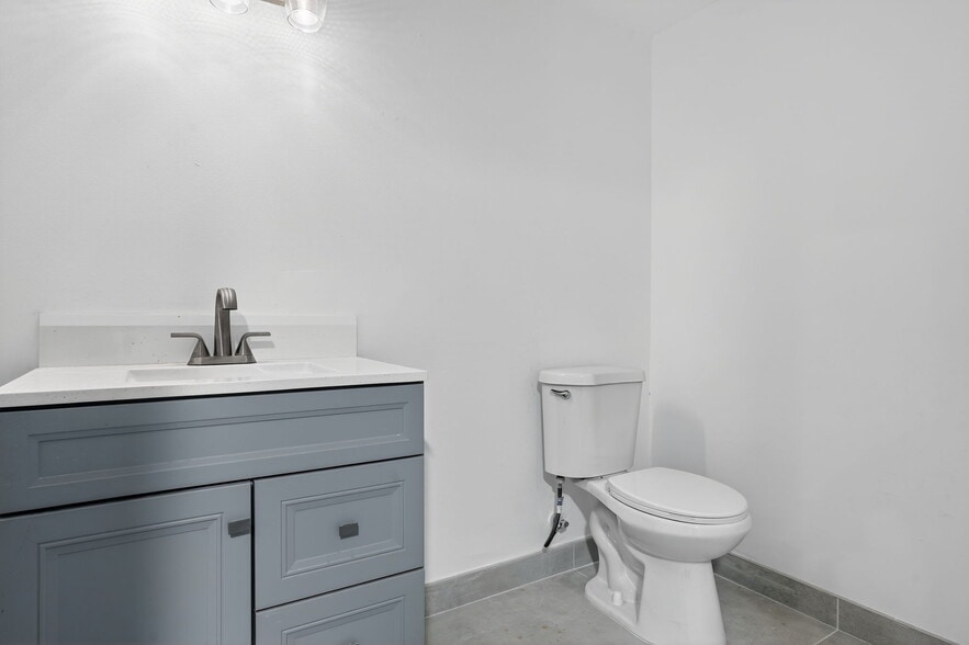 More Photos Of 16300 SW 137th Ave, Miami Warehouse For Lease