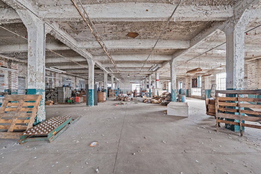 More Photos Of 103 Harrison St, Reidsville Manufacturing For Sale