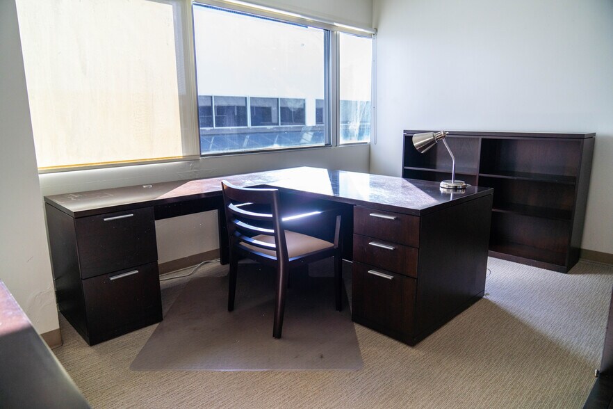 More Photos Of 7800 Beverly Blvd, Los Angeles Movie Radio TVStudio For Lease