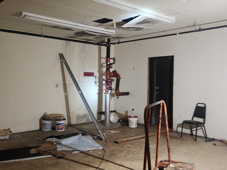 More Photos Of Martin Luther King Hwy, Eutaw Warehouse For Sale