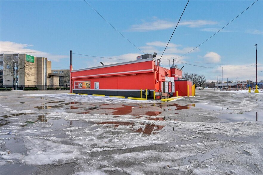 More Photos Of 14987 Gratiot Ave, Detroit Restaurant For Sale