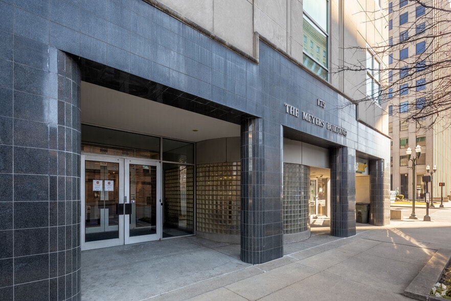 More Photos Of 175 E Main St, Lexington Office For Lease