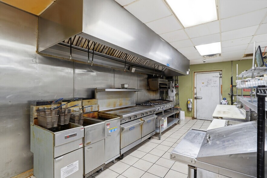 More Photos Of 103 N Allen St, Centralia General Retail For Sale