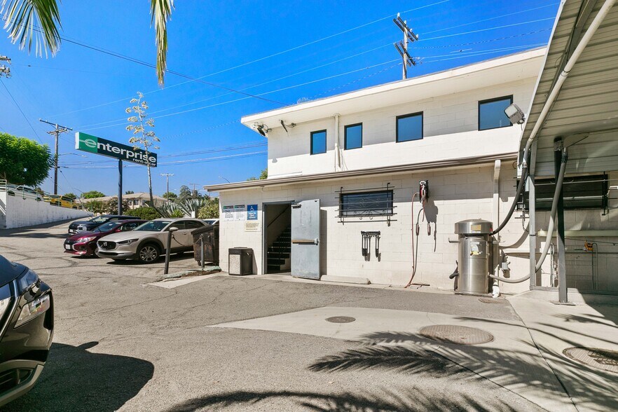 More Photos Of 3850 Foothill Blvd, La Crescenta General Retail For Sale