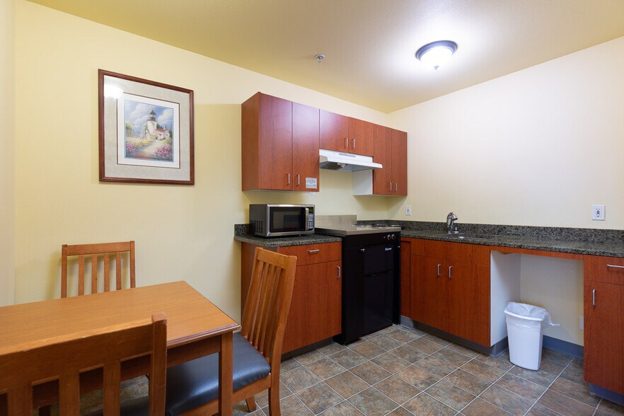 More Photos Of 550 SE Highway 101, Lincoln City Hotel For Sale