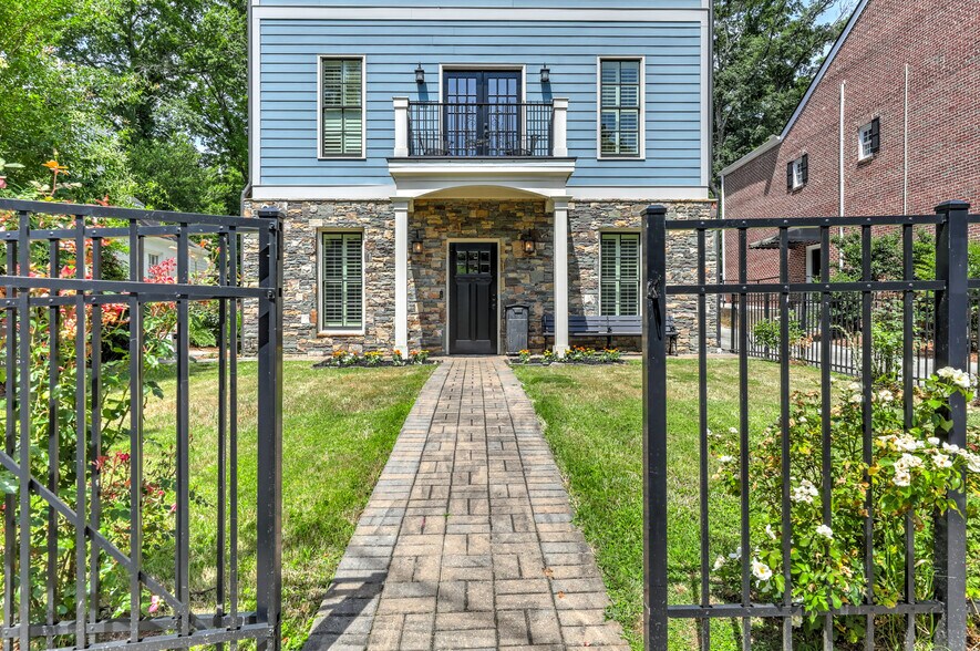 More Photos Of 2972 Lookout Pl NE, Atlanta Office Residential For Sale