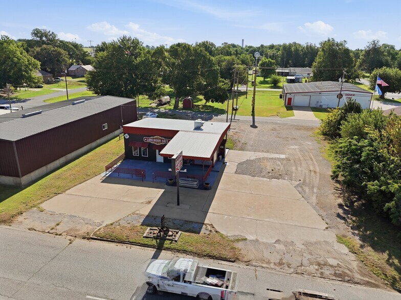 More Photos Of 112 N Chisholm Trl, Dover Restaurant For Sale
