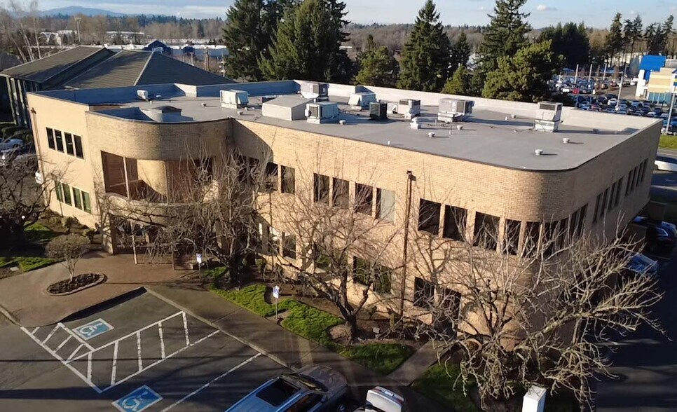 More Photos Of 7831 SE Lake Rd, Portland Office For Lease