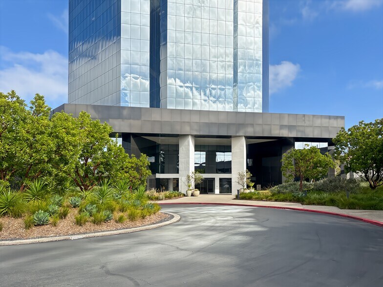 More Photos Of 300 East Esplanade Dr, Oxnard Coworking Space