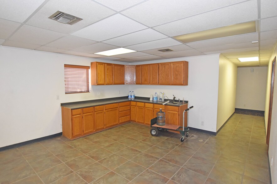 More Photos Of 5308 Andrews Hwy, Odessa Light Manufacturing For Sale