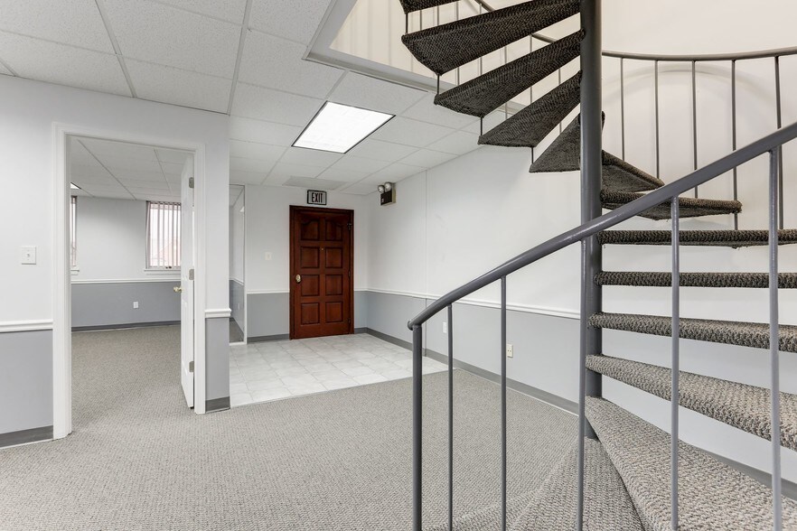 More Photos Of 2915-2917 Hunter Mill Rd, Oakton Medical For Sale