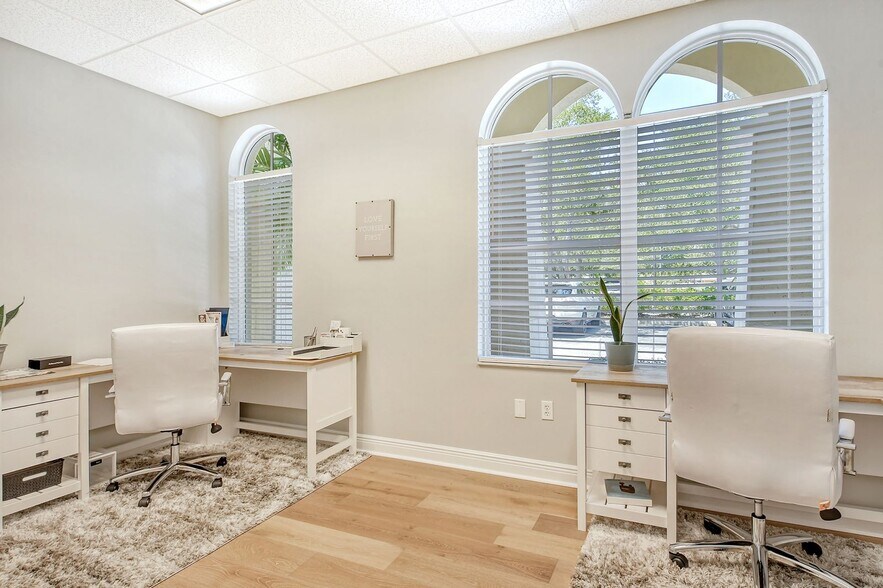 More Photos Of 2639 Fruitville Rd, Sarasota Medical For Sale