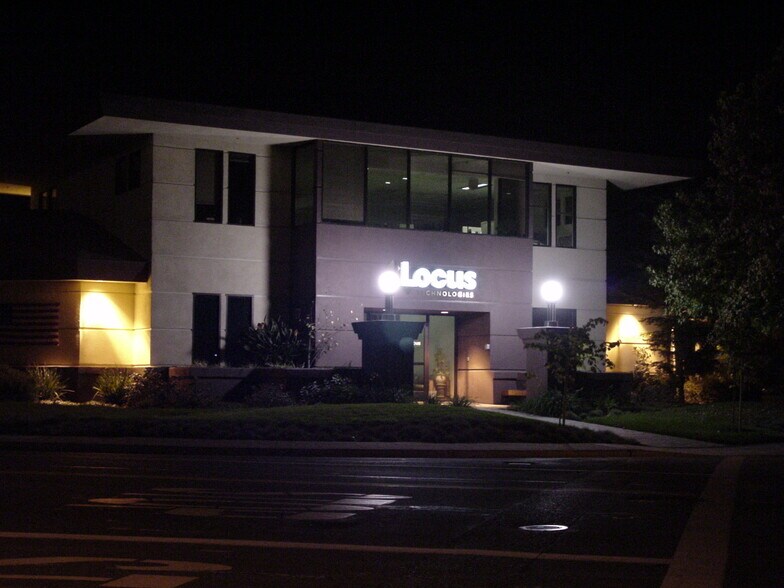 More Photos Of 299 Fairchild Dr, Mountain View Light Distribution For Lease