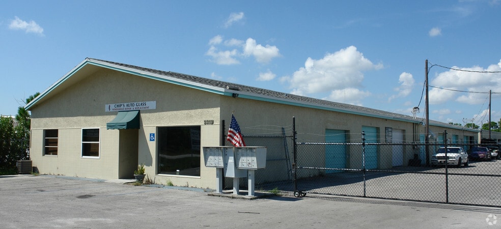 Primary Photo Of 3313 Oleander Ave, Fort Pierce Warehouse For Lease