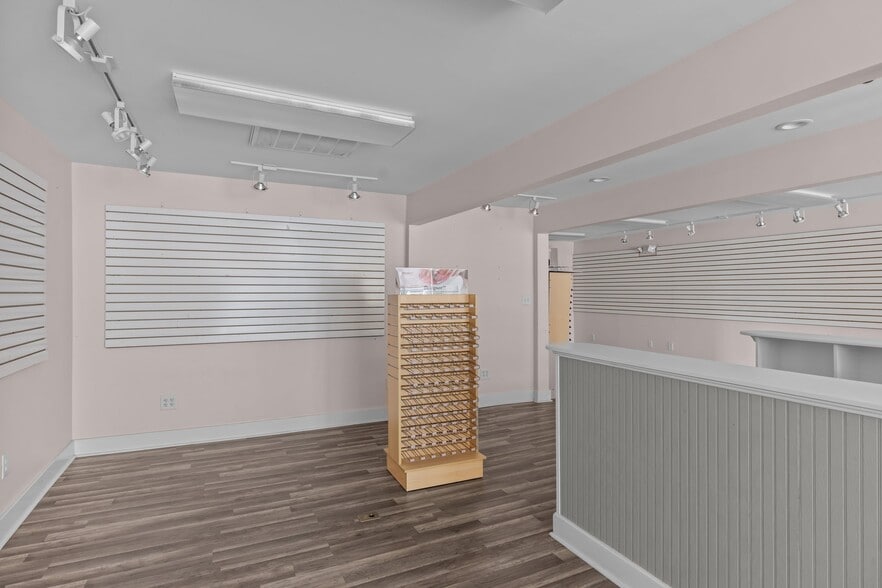 More Photos Of 132 S Main St, Warrenton Storefront For Sale