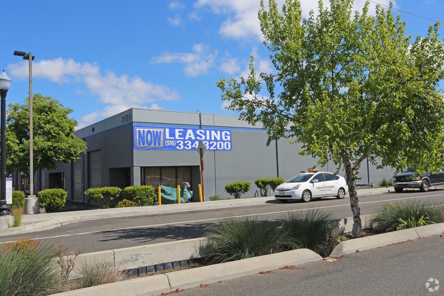 More Photos Of 3429 Freedom Park Dr, North Highlands Warehouse For Lease