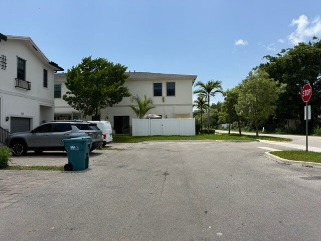 More Photos Of 716-731 SW 12th St, Homestead Apartments For Sale
