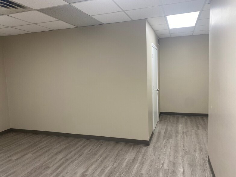 More Photos Of 455 Klutey Park Plaza Dr, Henderson Light Distribution For Sale